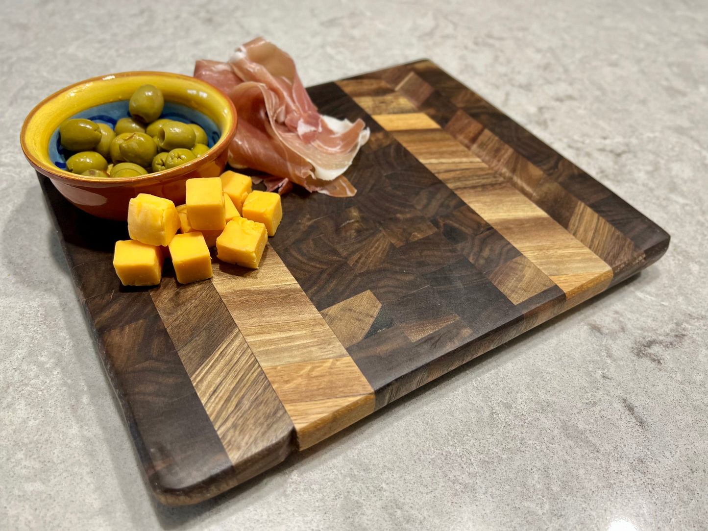 End grain & edge grain cutting board